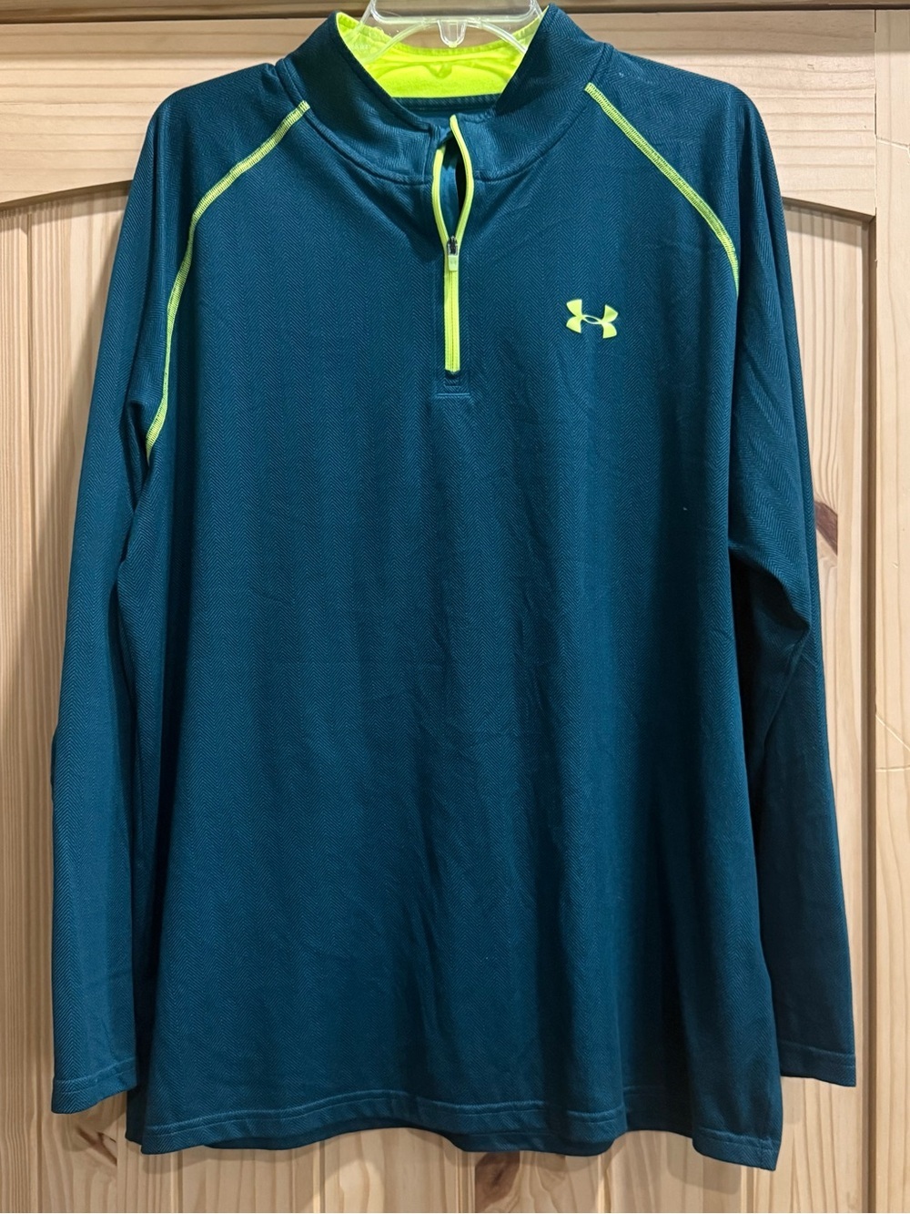 Under Armour Teal‎ Navy Long Sleeve 1/4 Zip Pullover with Neon Accents